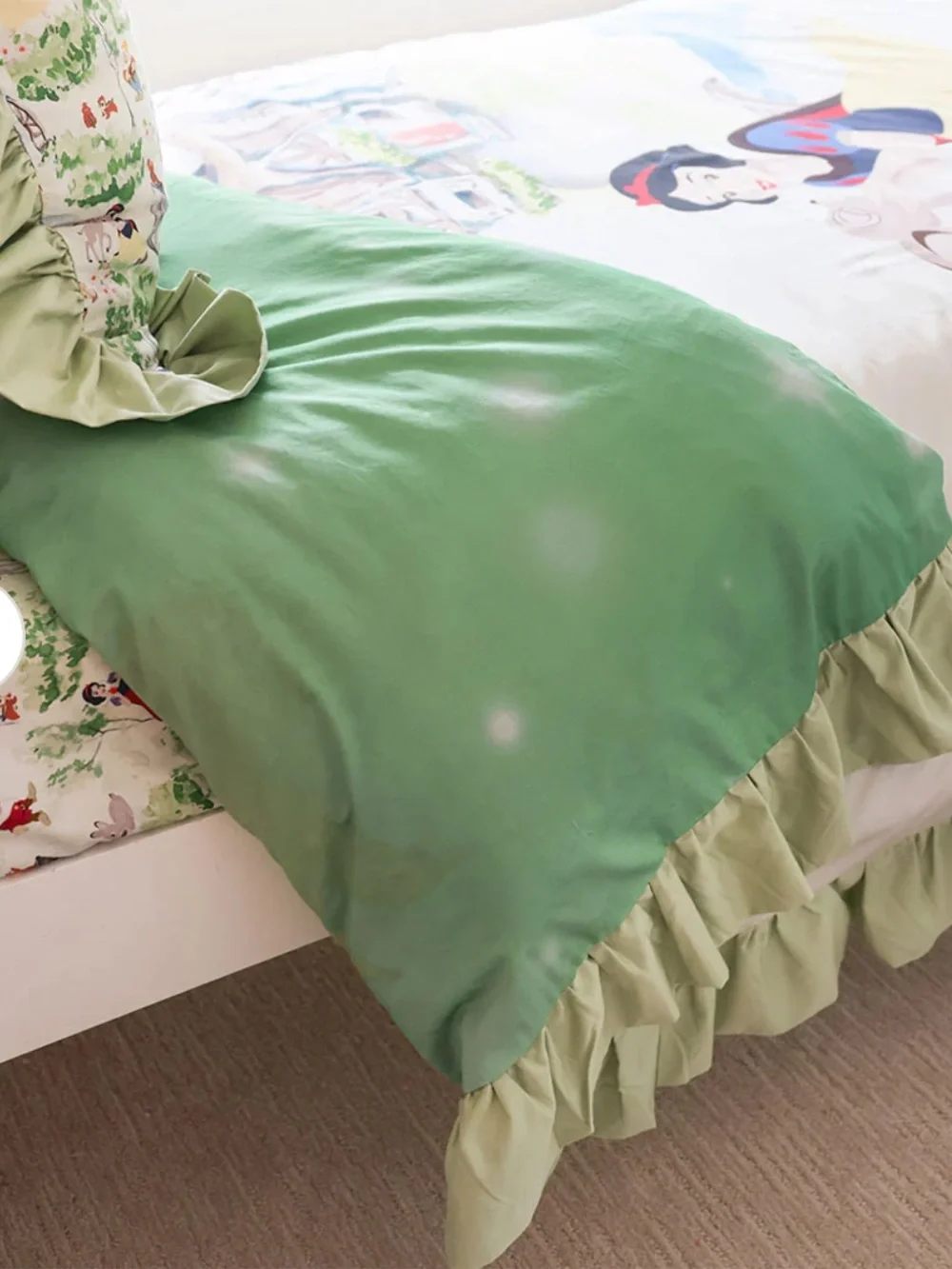 Posh Peanut Disney Princess Snow White Reversible Ruffled Duvet Cover in Green -